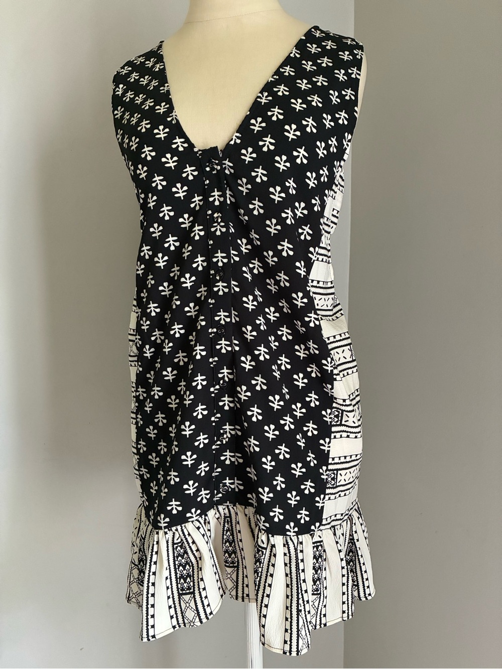 ASOS Black and Cream Geometric Cutout Summer Shift Dress Size 00